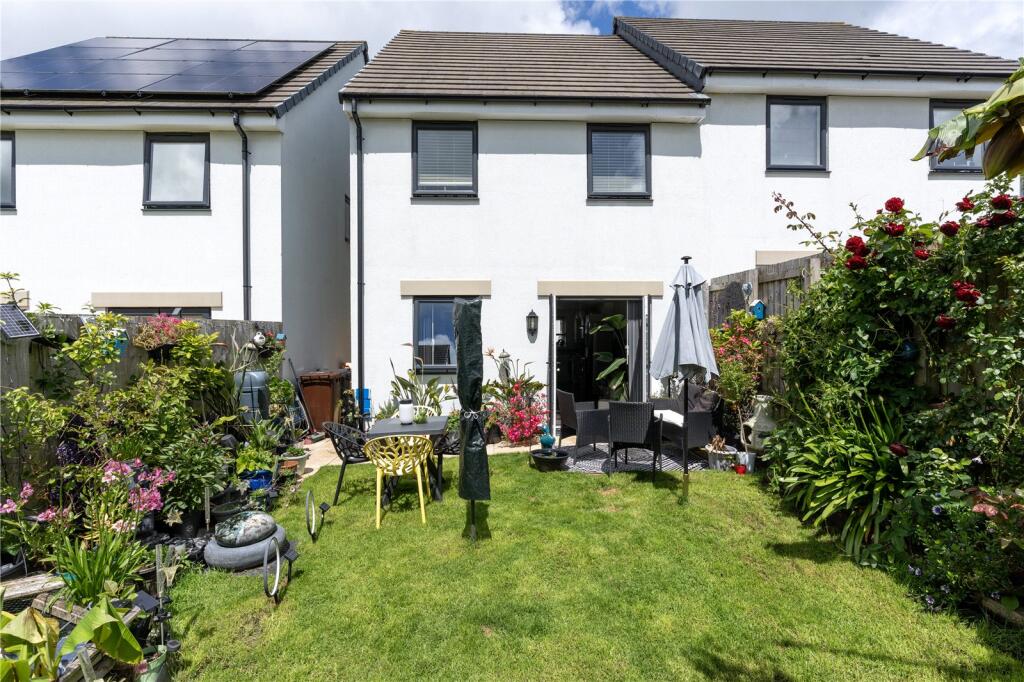3 bedroom semi-detached house in Penzance, great location, closeto town