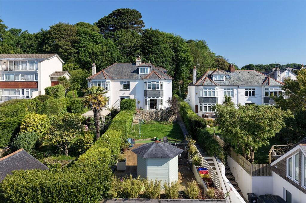 6 bedroom semi-detached house in Penzance great location