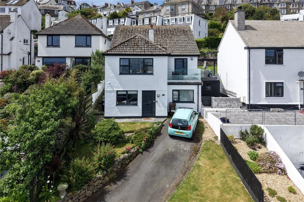 3 bedroom detached house in Newlyn, sea views