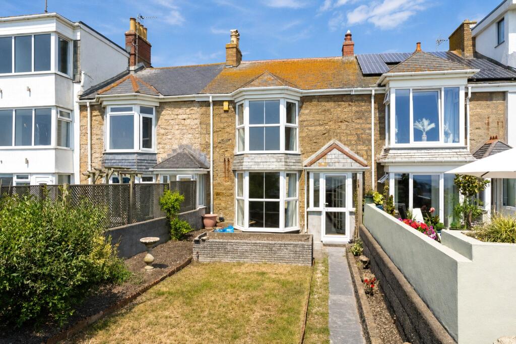 3 bedroom terraced house in Penzance, great location, no chain, near the sea