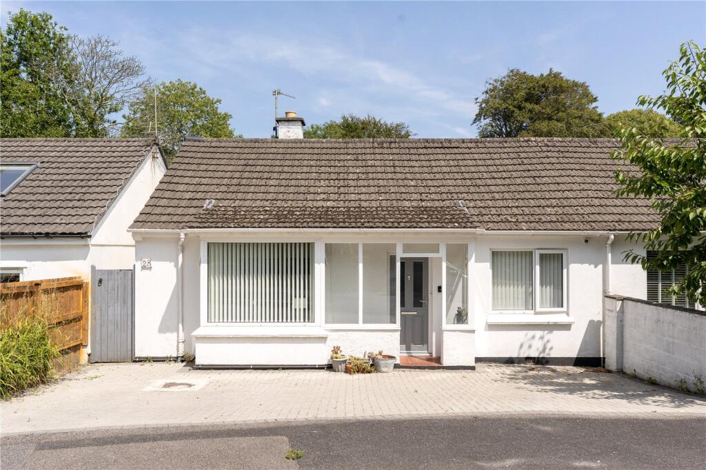 2 bedroom bungalow in Alverton, great location, no chain