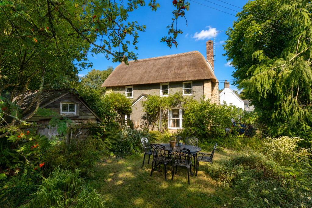 5 bedroom detached house in Relubbus, great location, two cottages next door