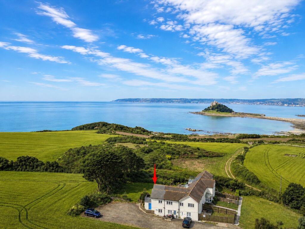 2 bedroom apartment in Marazion for sale with no chain great location, any offers considered, holiday let or home