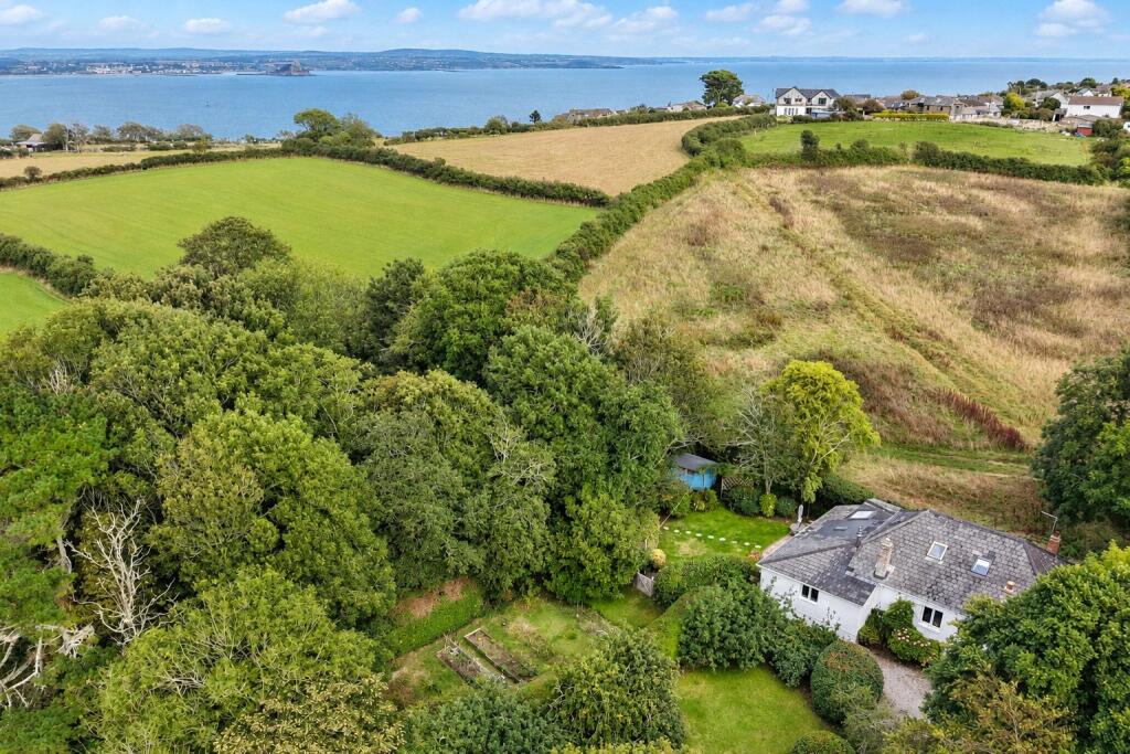 3 bedroom bungalow, great location, Newlyn, 