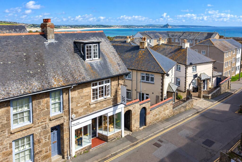 3 bedroom end of terrace house with shop/studio frontage, freehold. Great investment