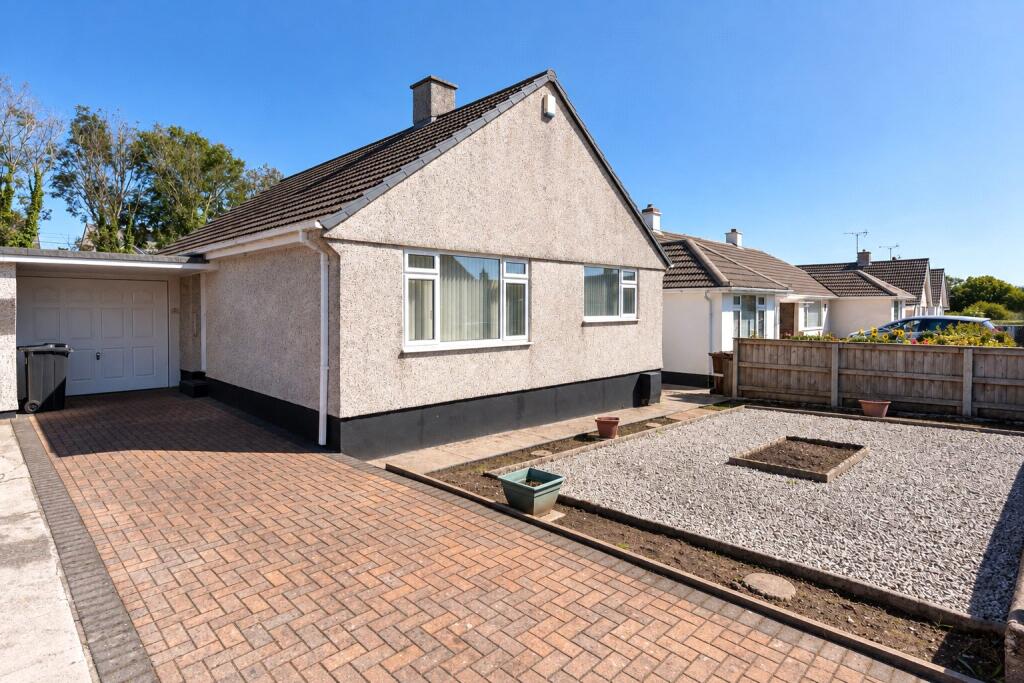 2 bedroom bungalow in Longrock, great locatio,n, no chain