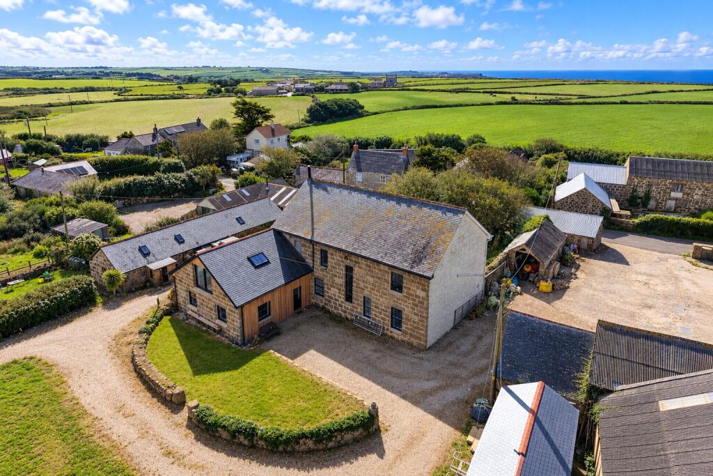 6 bedroom detached house in Sennen
