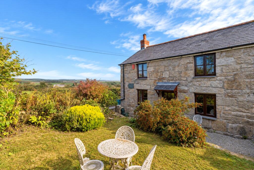 3 bedroom semi detached house in Lamorna