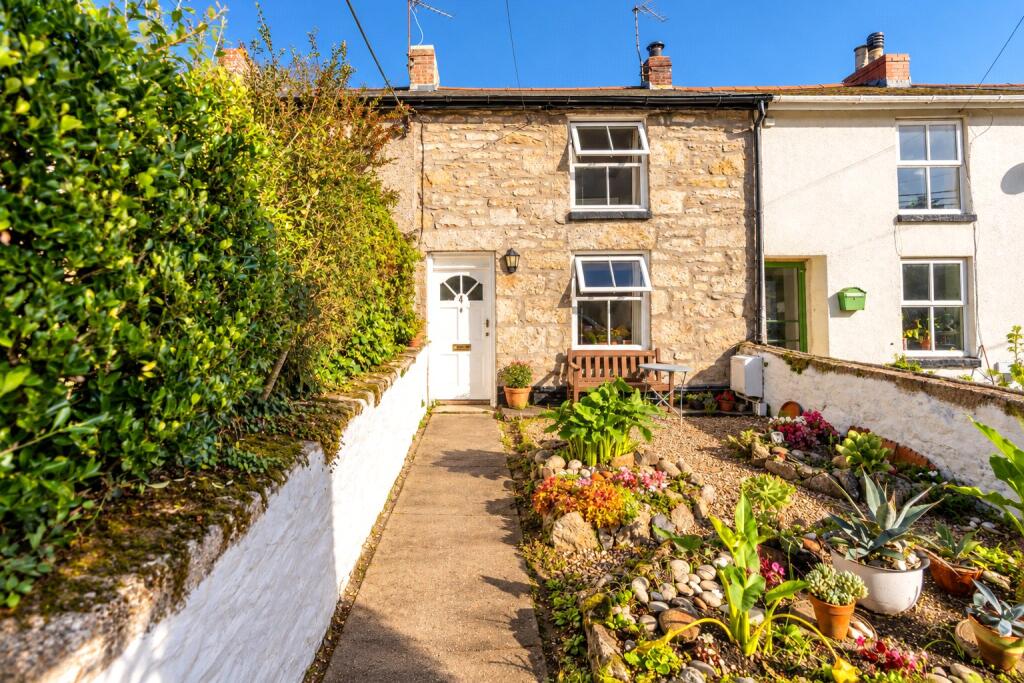 2 bedroom terraced house in Heamoor, great location, first time buyers 