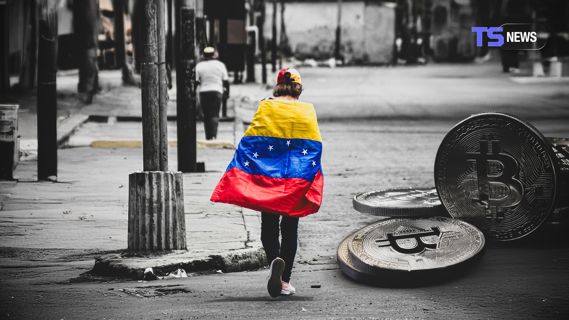 ベネズエラのニコラス・マドゥロ大統領がドナルド・トランプ米大統領の指示による軍事作戦で拘束されるという前例のない事態が起きました。この出来事はラテンアメリカの政治情勢を一変させただけでなく、世界のエネルギー地図や金融市場にも大きな波紋を広げています。マドゥロ政権下で事実上封鎖状態にあったベネズエラの豊富な天然資源、とりわけ世界最大級の石油埋蔵量が、今後どのように活用されるのか注目されています。また、この地政学的衝撃は、原油価格や株式市場、さらにはビットコインをはじめとする暗号資産市場にまで影響を及ぼしています。本記事では、この歴史的な事件の背景と、それによるベネズエラの資源を巡る地政学的変化、経済・市場への影響について、中立かつ分析的な視点から考察します。