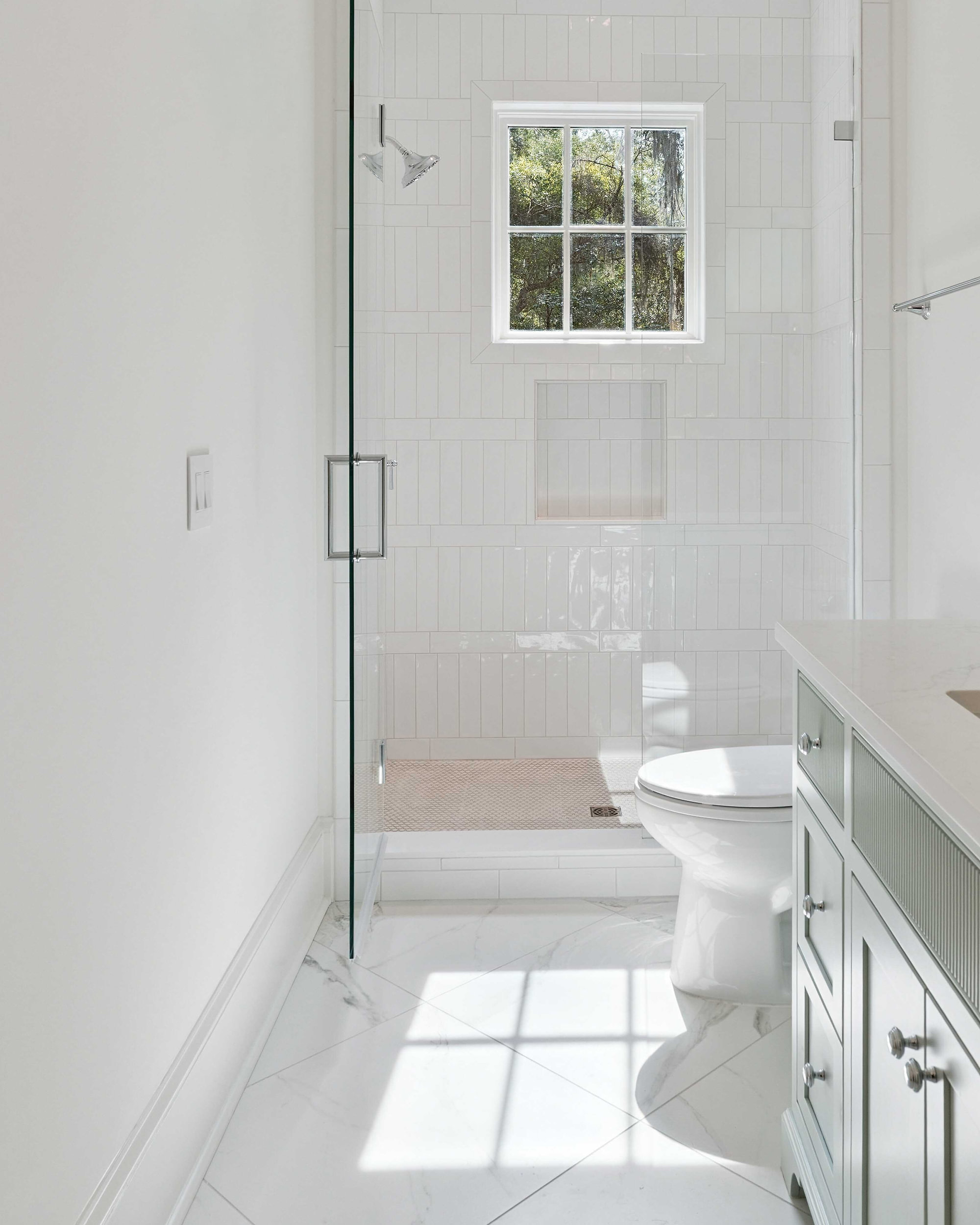 Moss Grove, Flanagan Development, St. Simons Island: bathroom with walk-in shower