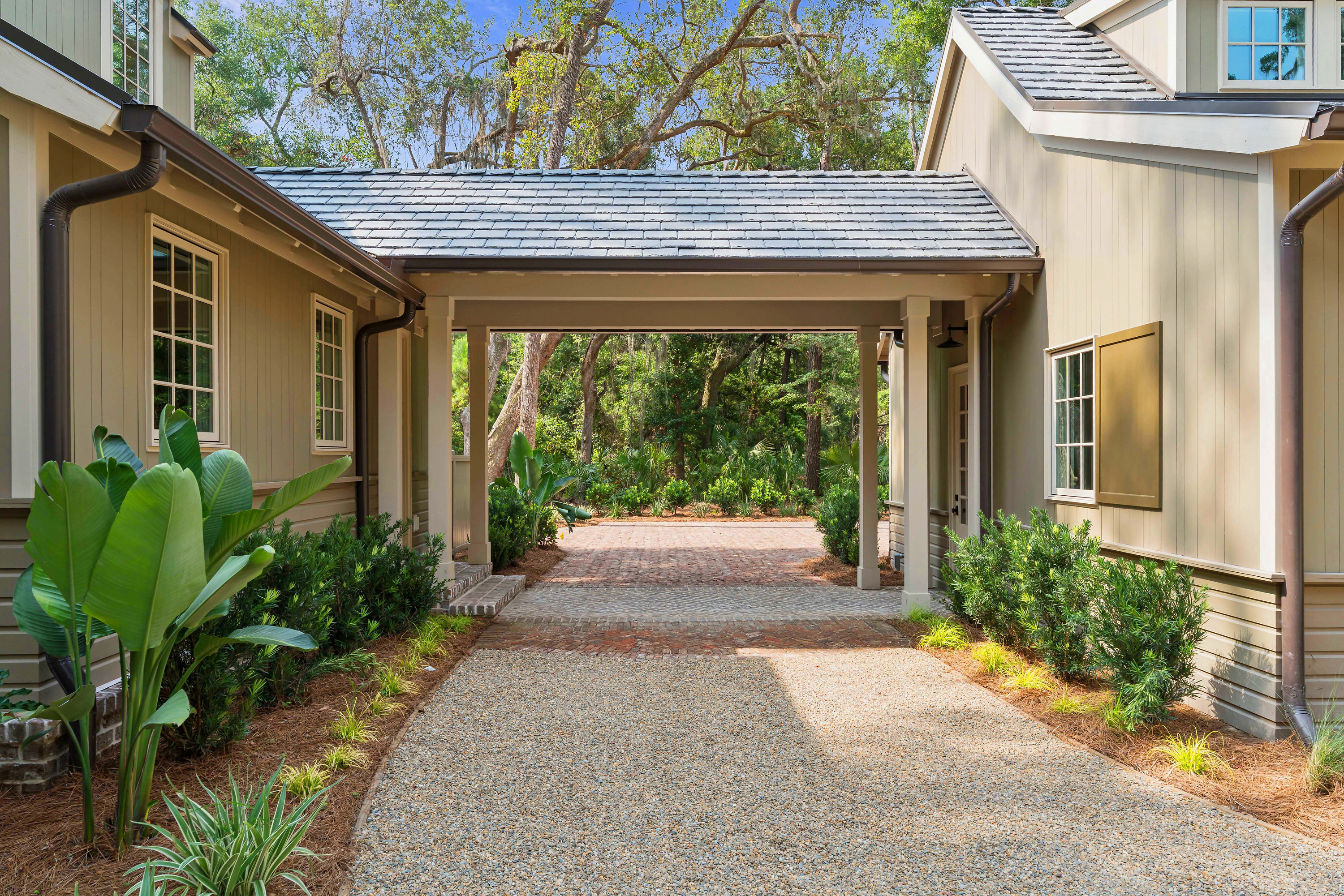 Moss Grove, Flanagan Development, St. Simons Island: covered breezeway between house and garage