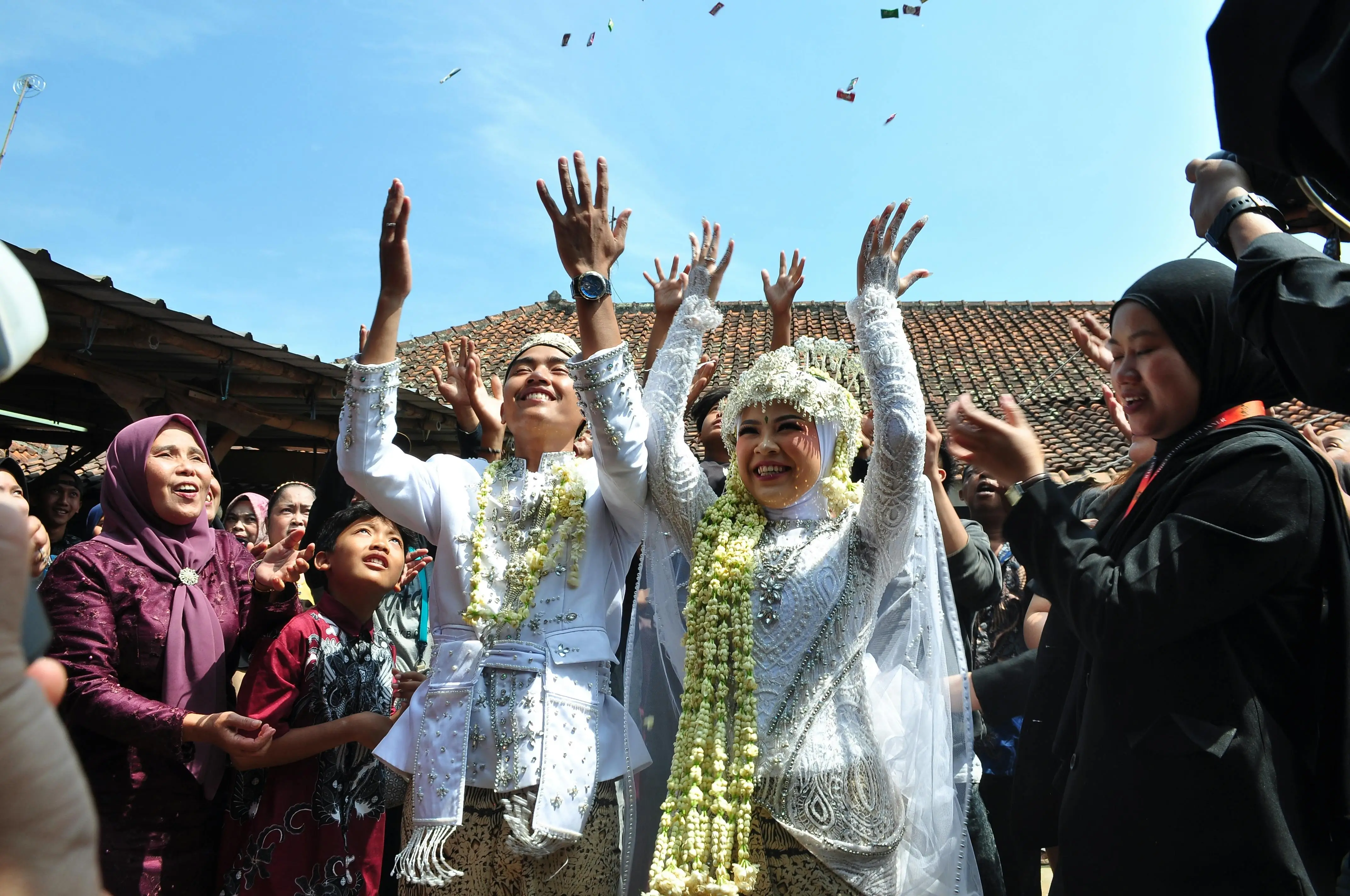Nabung Buat Menikah 1 Tahun Cuma Pakai Gaji UMR, Mitos atau Fakta?