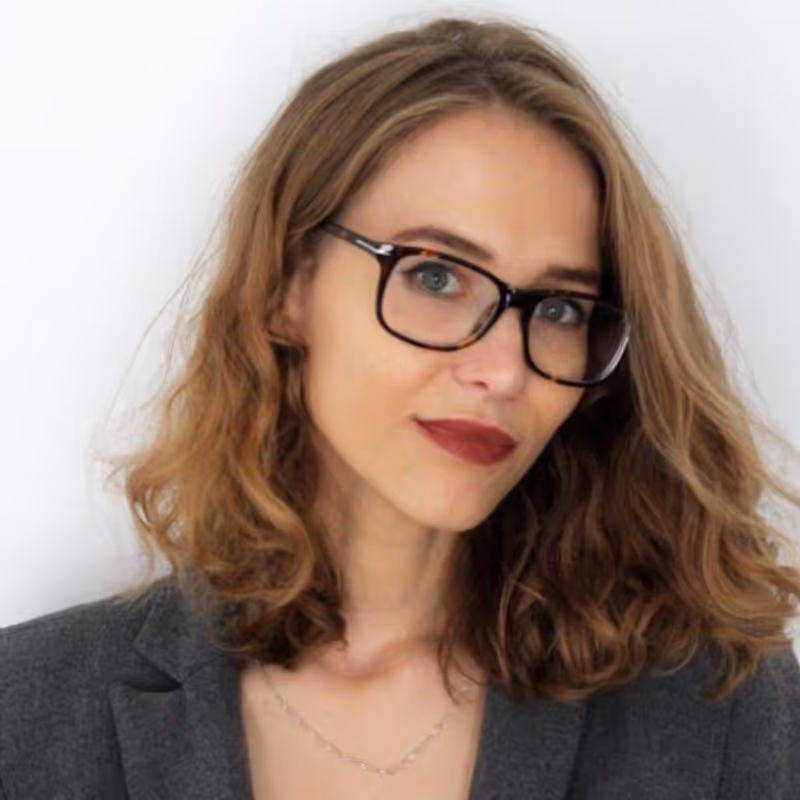 Portrait de Ksenia Etcheverry, CEO d'Equanimity, suite à la refonte de sa plateforme de gestion de crise RH sur Bubble par l'agence Low-Code SHUNPO