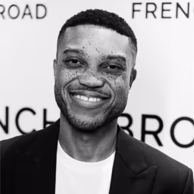 Portrait de Christian Lobet, CEO de FRENCH ABROAD PARIS, lors du lancement de son site e-commerce Shopify réalisé par l'agence SHUNPO