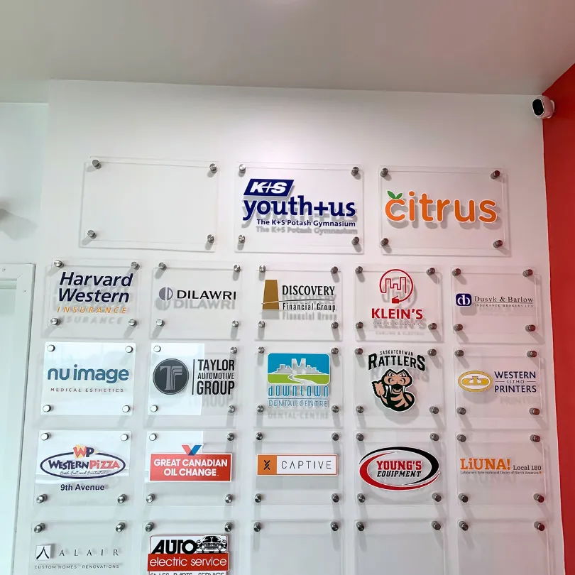 Image of HoopLife Entrance Room with K+S Logo on Acrylic Sign