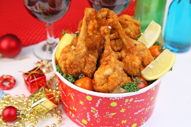 Fried chicken arranged in a festive holiday bucket, a popular Christmas meal in Japan.