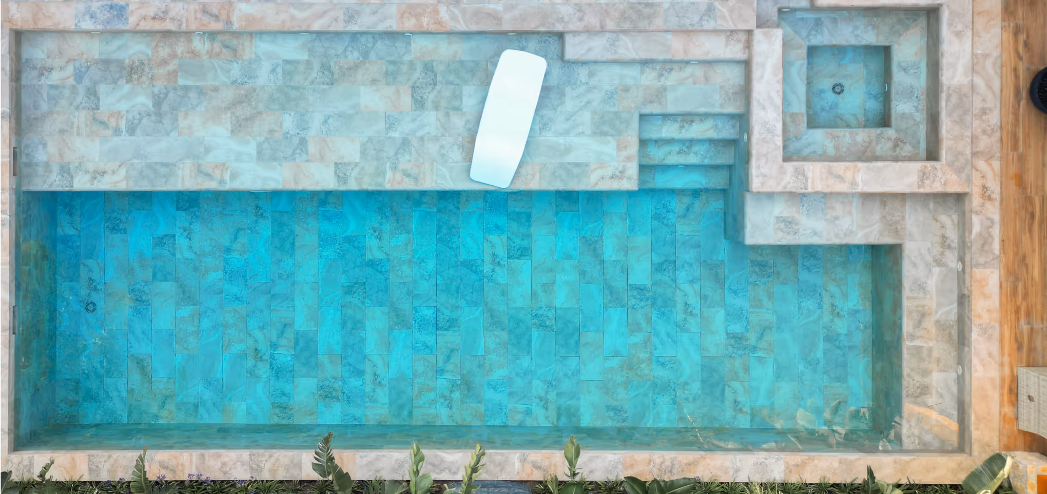 Ampron Infiniform medence