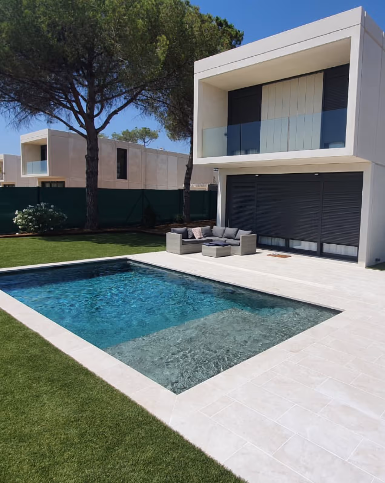 Ampron Infiniform medence