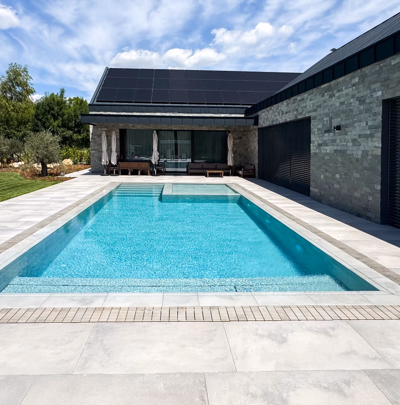 Ampron Infiniform medence