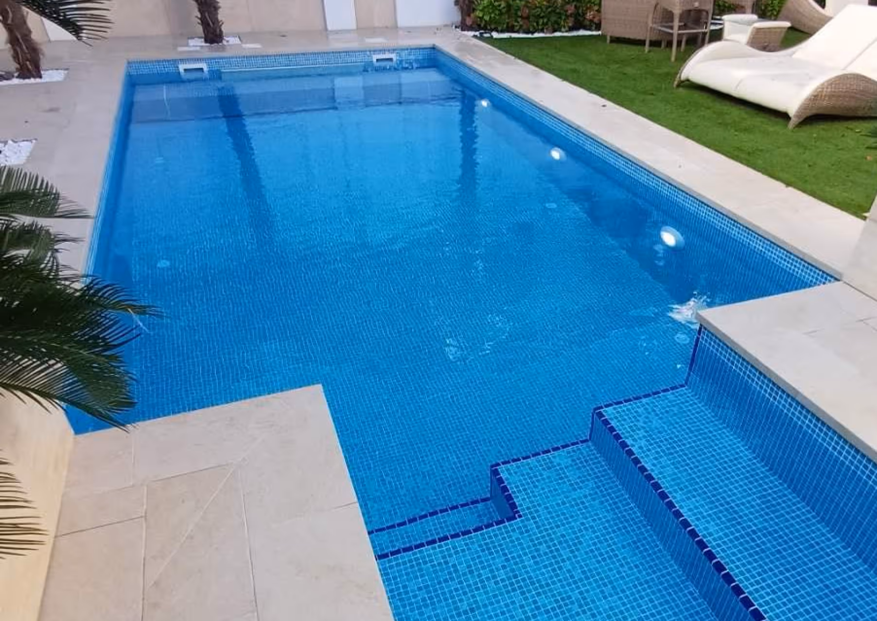 Ampron Infiniform medence