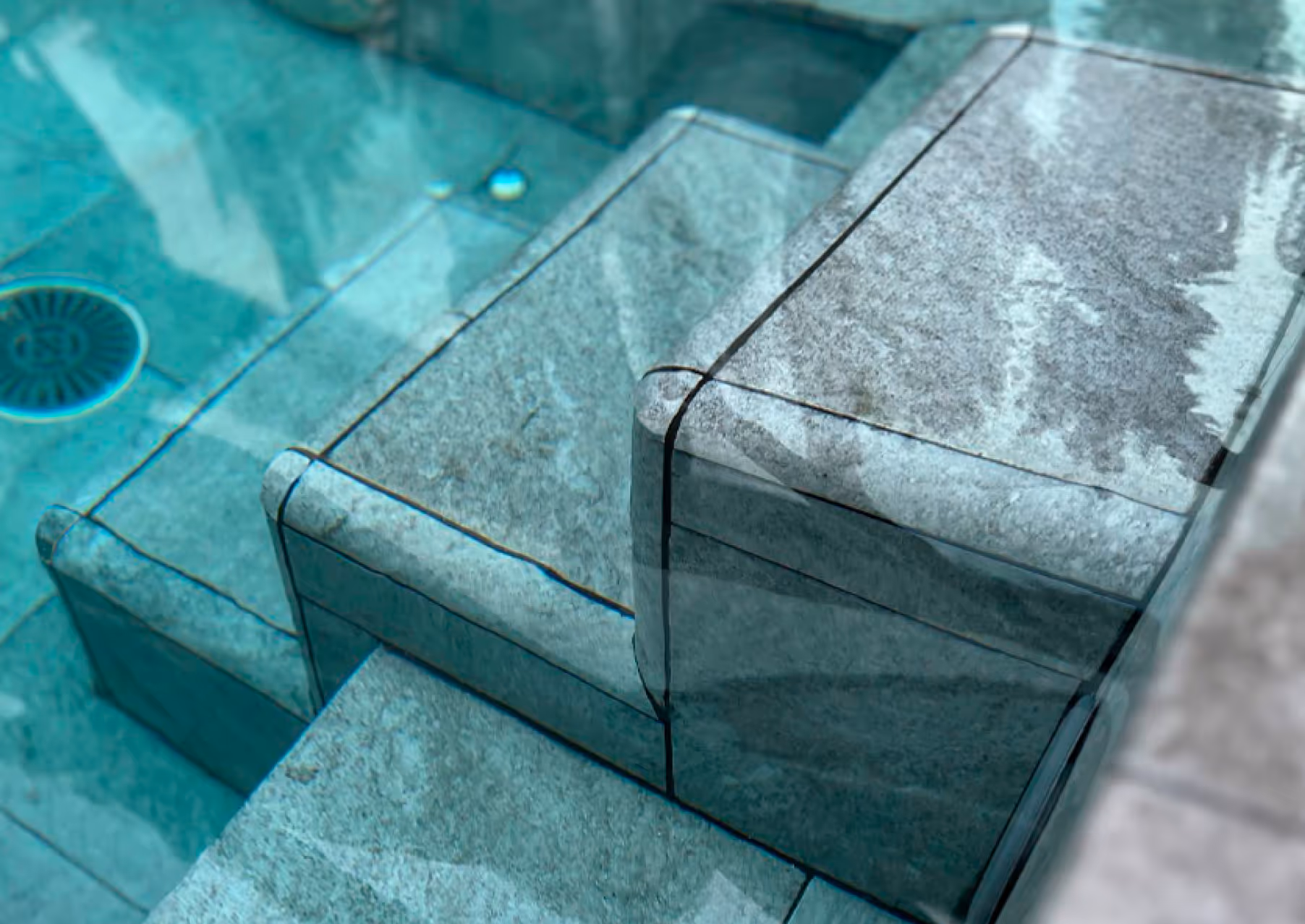 Ampron Infiniform medence