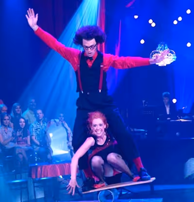 Phil d'Ariane, duo clownesque particulièrement bien assorti. Des numéros de cirque surprenants et hilarants