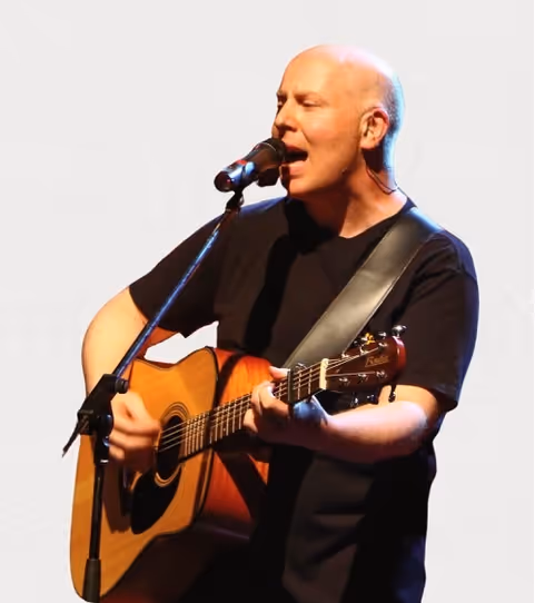 Pascal-Castonguay-guitare-chansonnier-francophone-anglophone-musicien