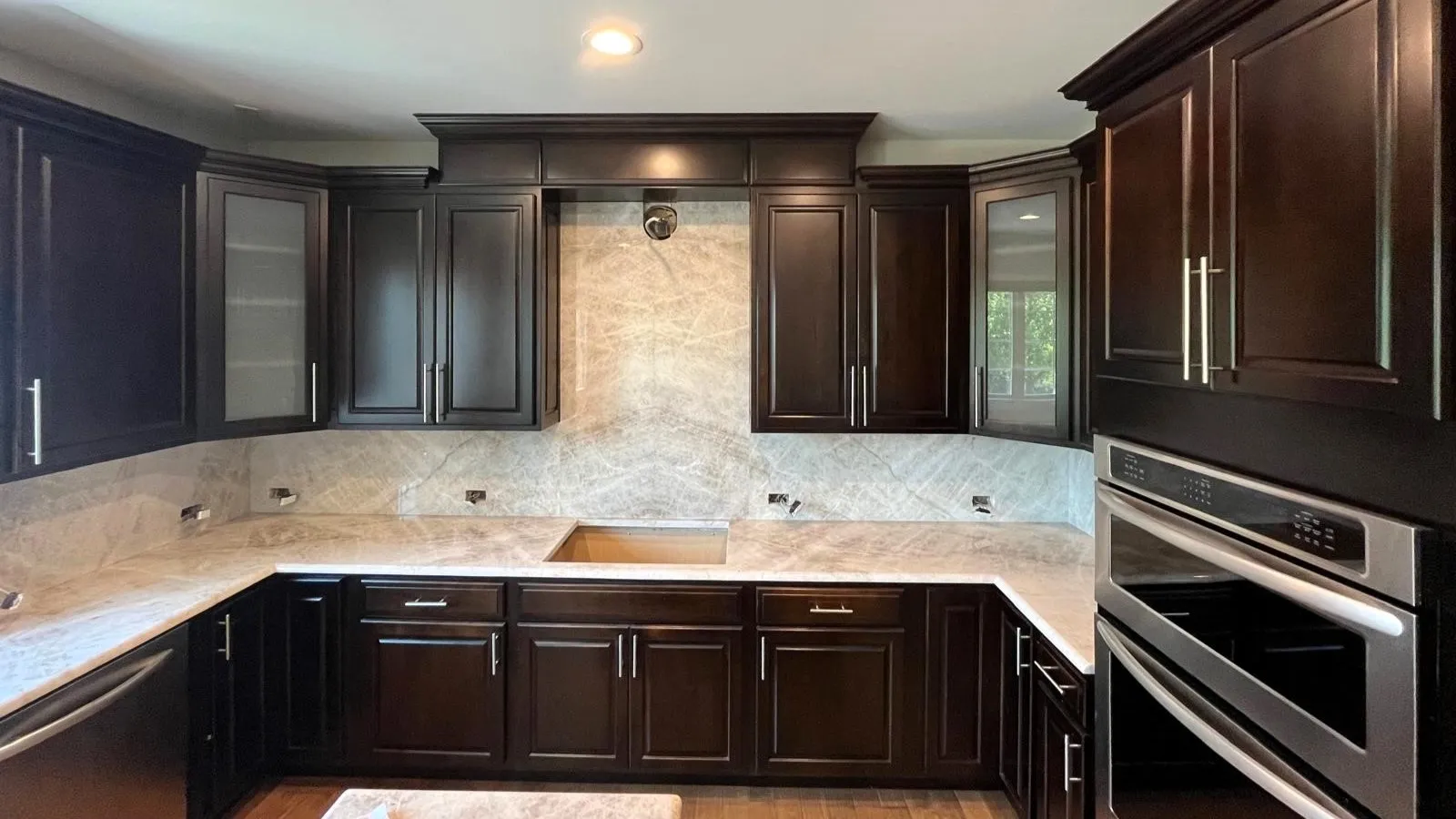 taj-mahal-quartzite-full-kitchen-view taj-mahal-quartzite-full-kitchen-view