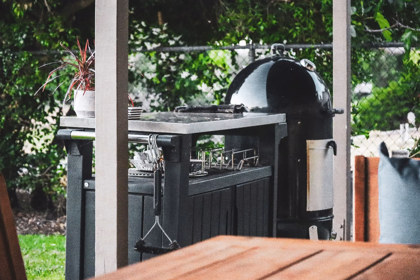 Outdoor kitchen