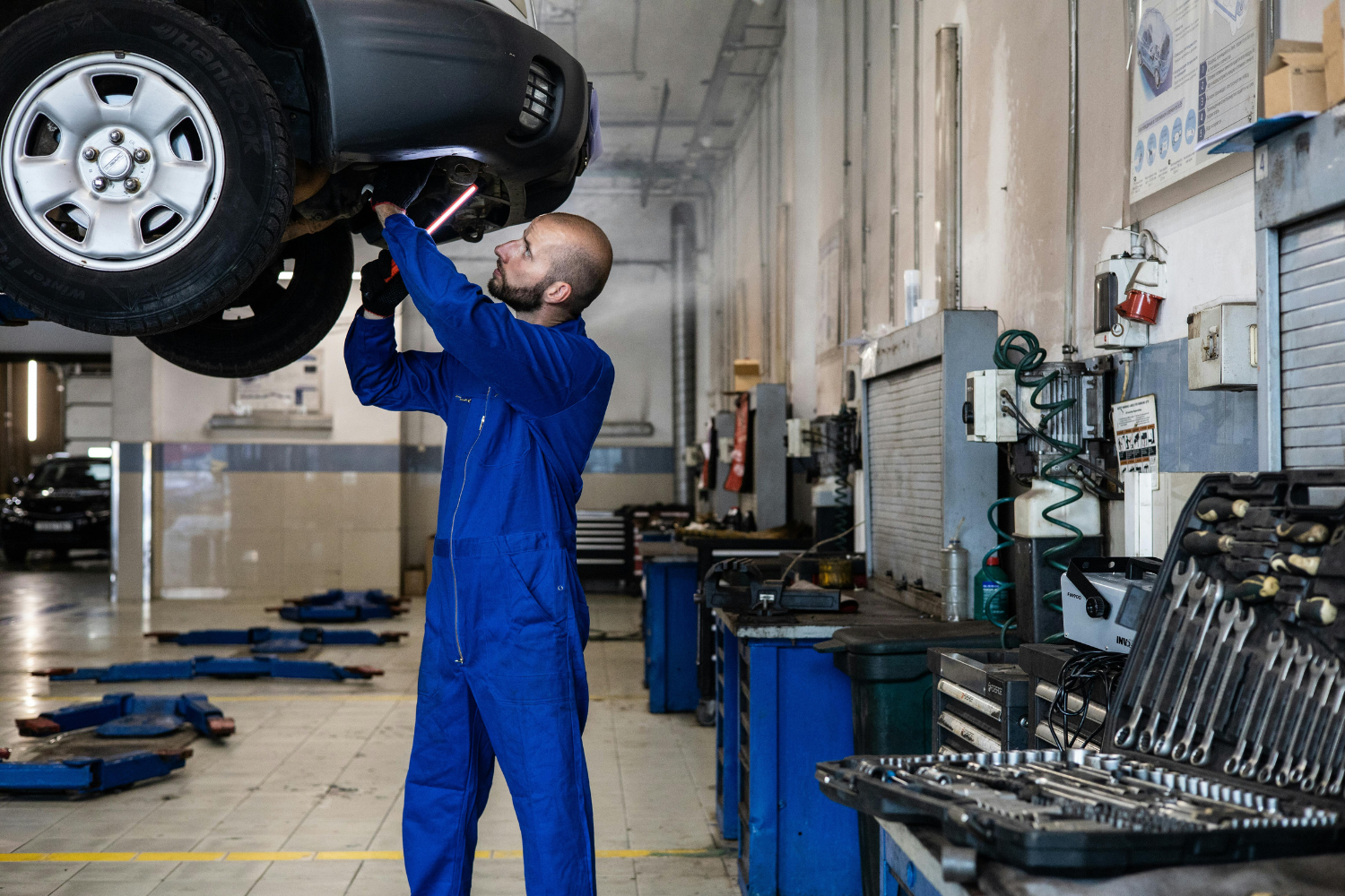 Technician check the vehicle's undercar to ensure that your vehicle drives smoothly.