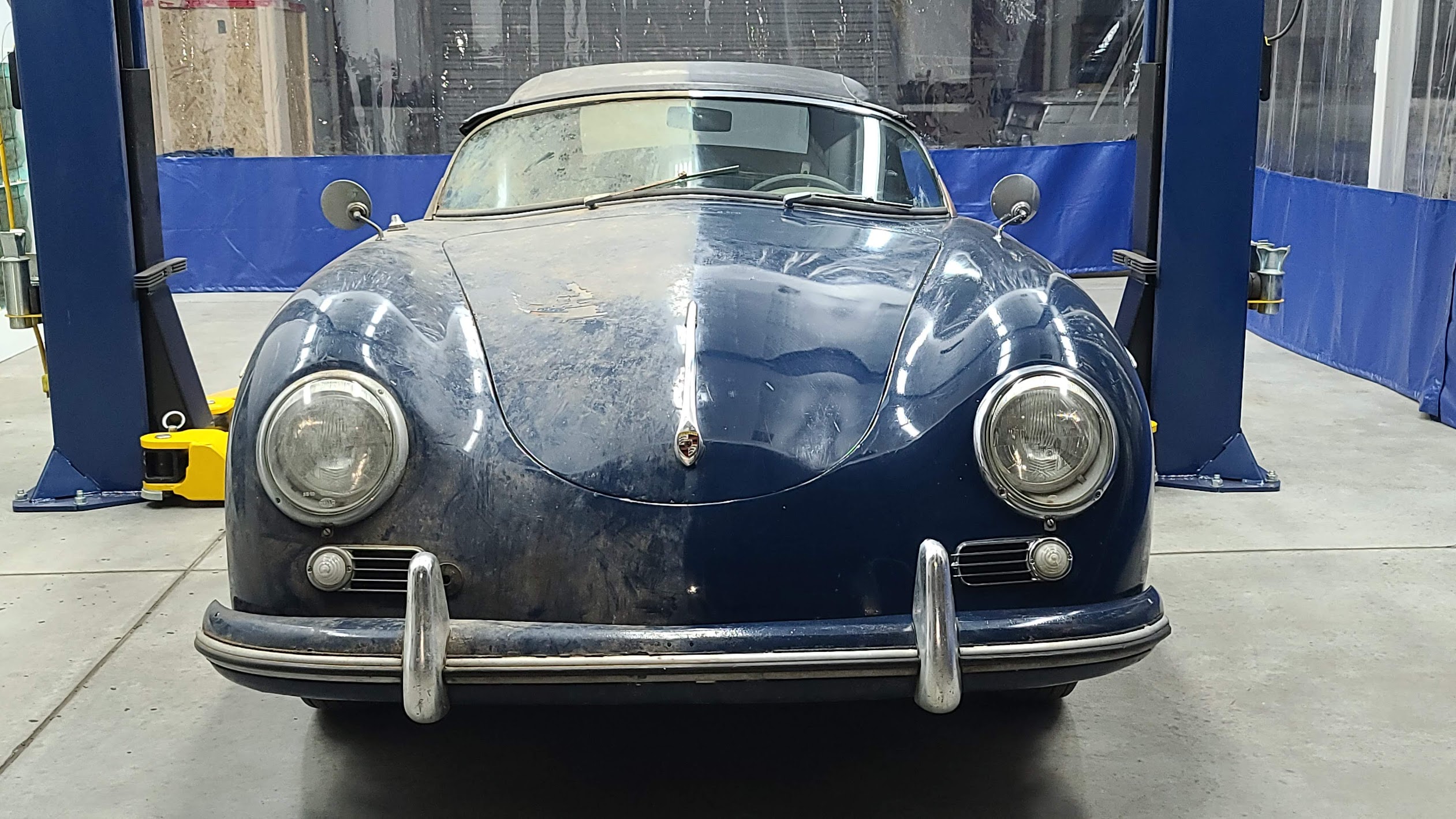 Porsche 356 in the DryceLab Dry Ice booth