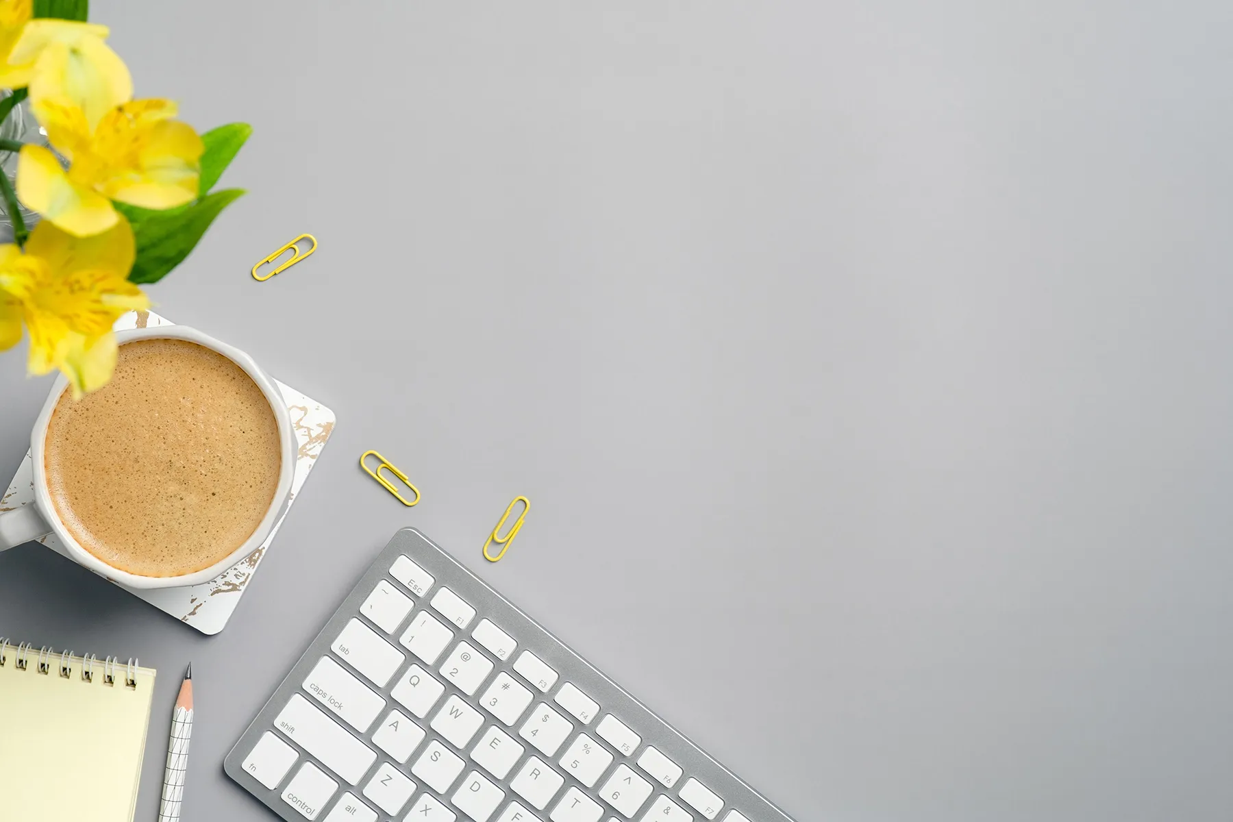 symbol image: compter keyboard, cup of coffe, notepad and flowers