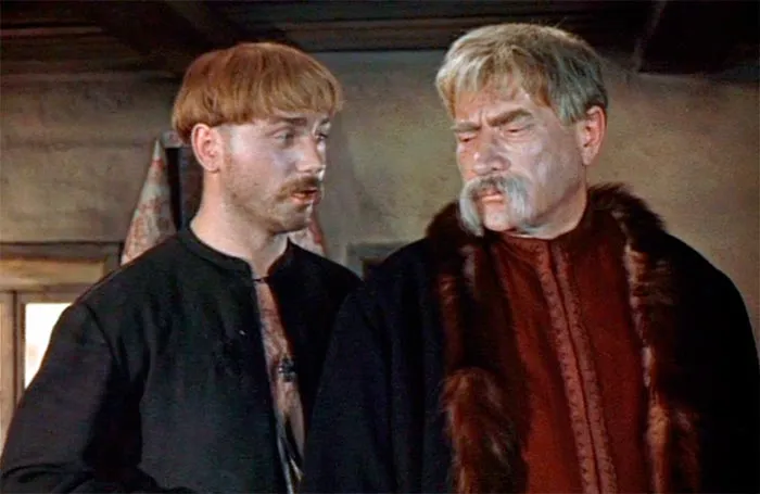 Хома Брут із стрижкою горщик у фільмі Вій