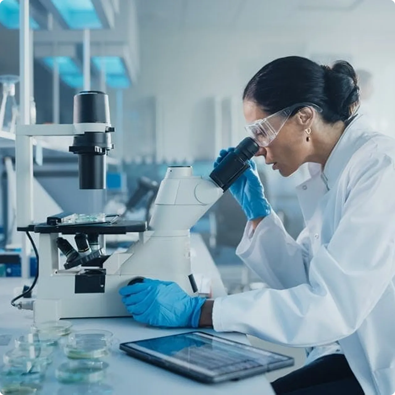 Illustration of a Fluosphera team scientist