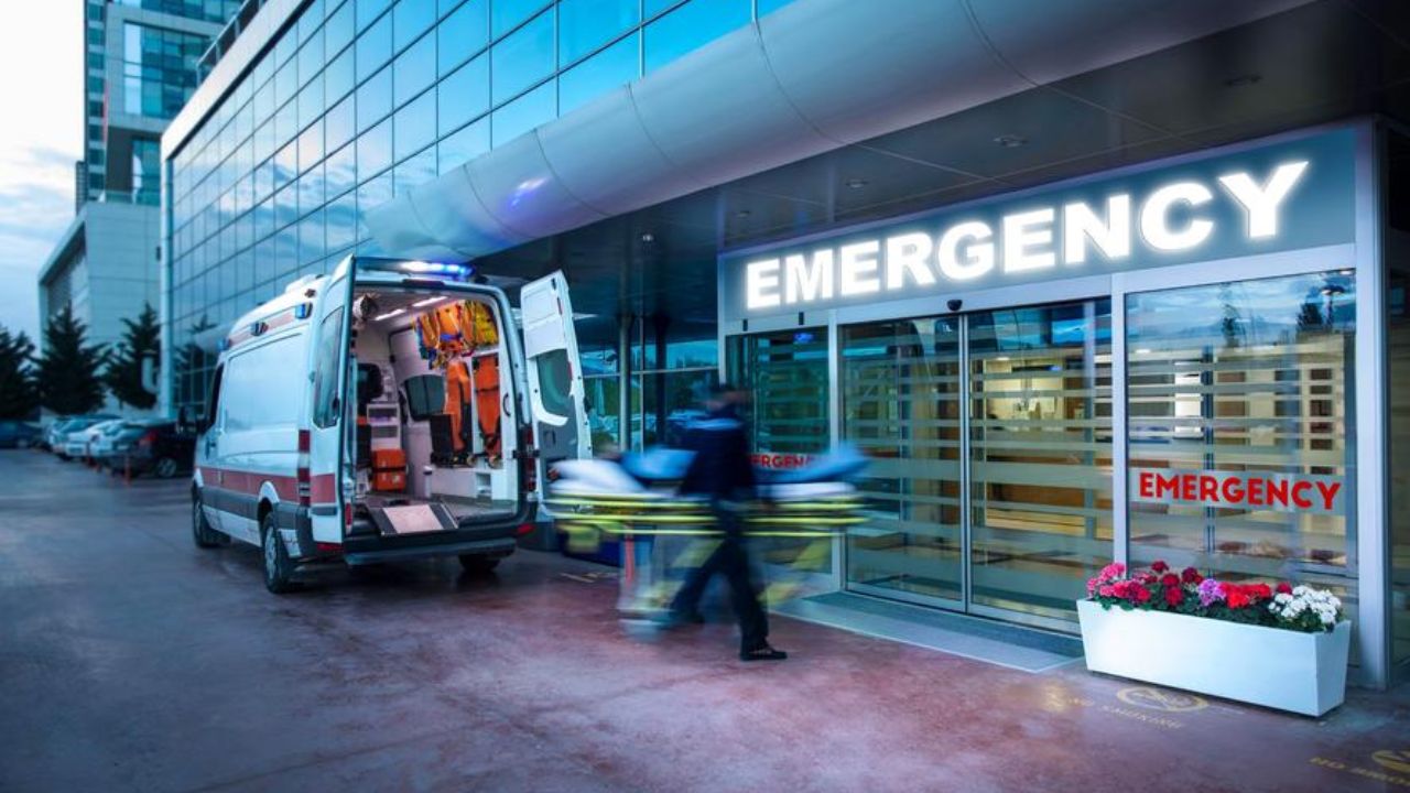 medical teamwork in emergency