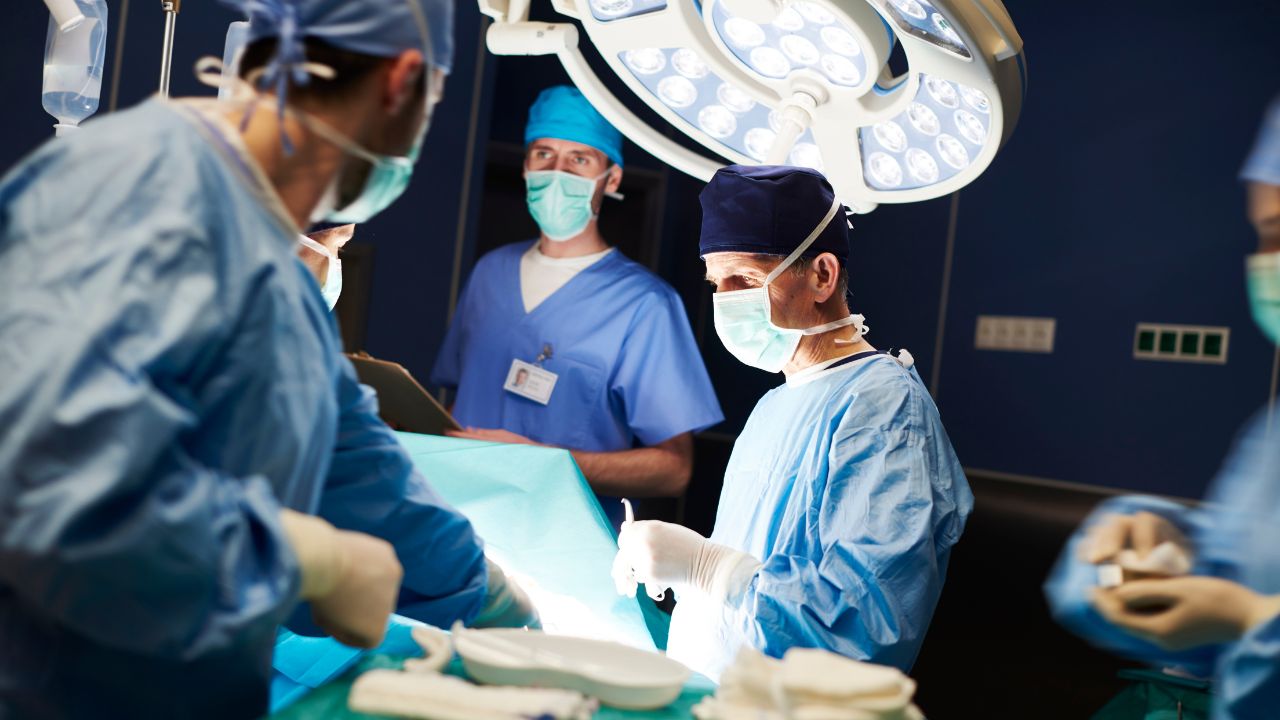 doctors during transplant