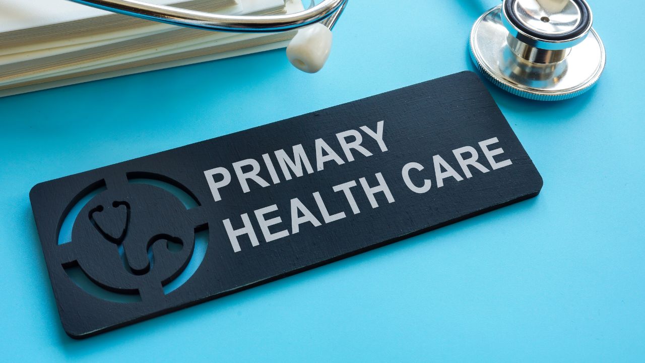 a signal with the letters primary care