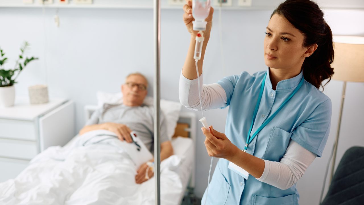 Picture of nurse and patient in the ICU