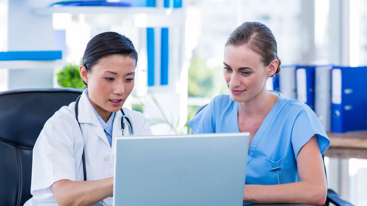 a nurse talking with a doctor 