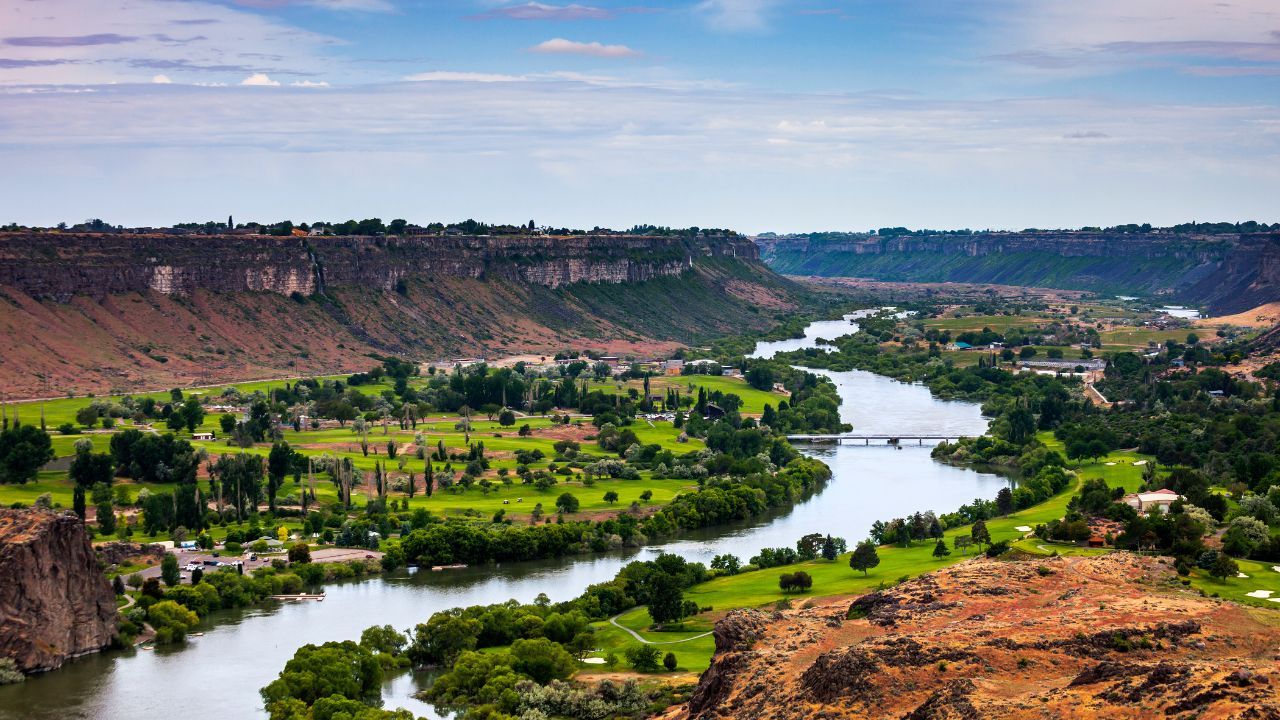 a picture of the Snake River Canyon
