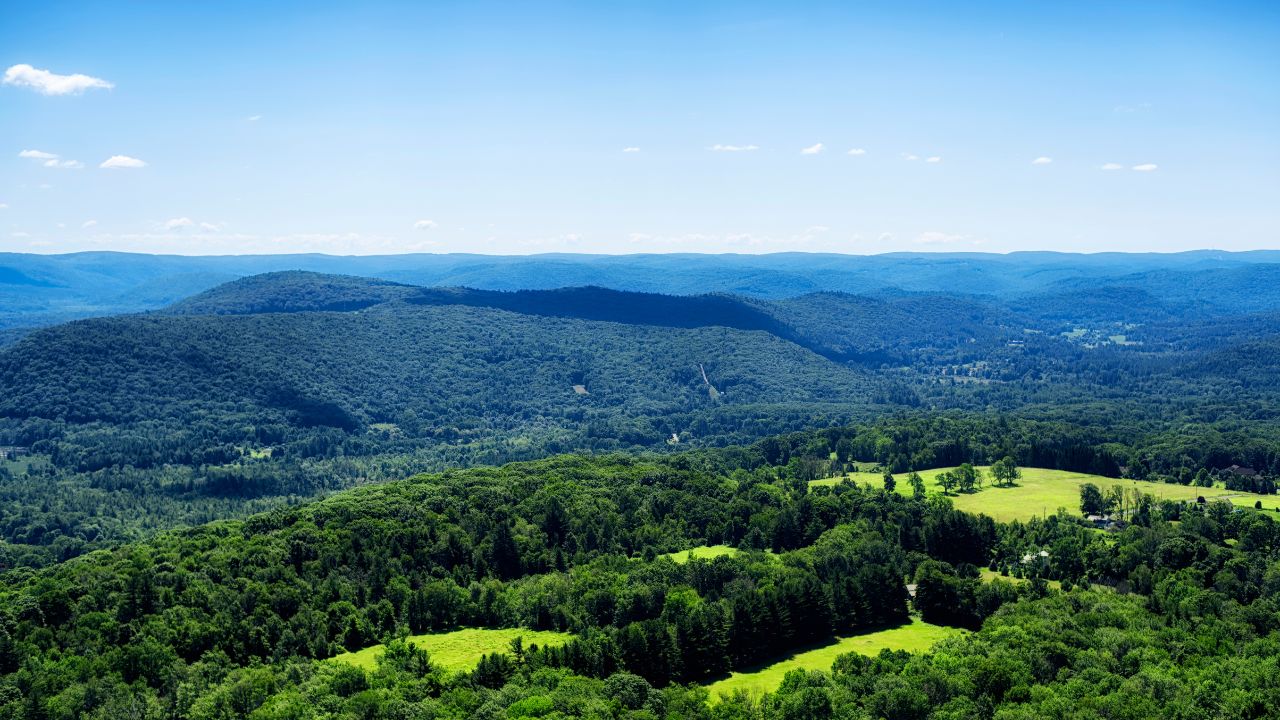 a picture of the mountains