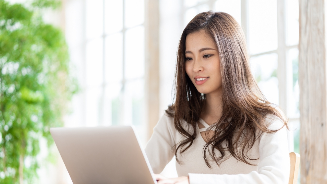 A picture of someone using a computer