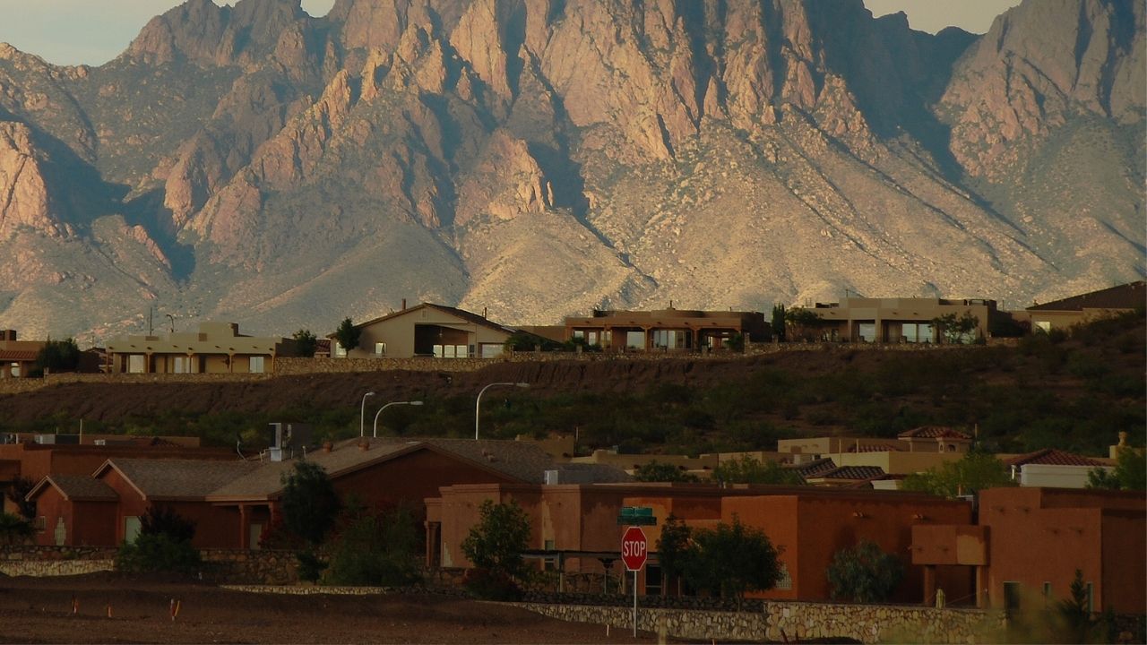 View of the city and a mountain behind it