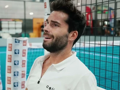 Jules Marie sur un terrain de padel - ouvrir un club de padel