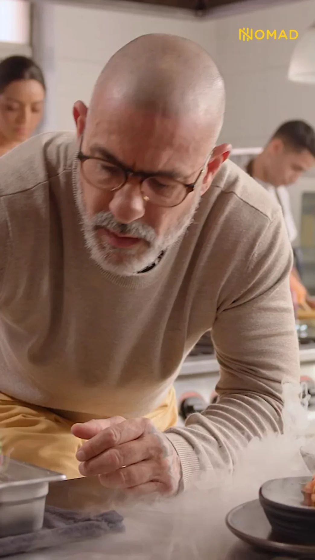 Henrique Fogaça preparando a receita em vídeo