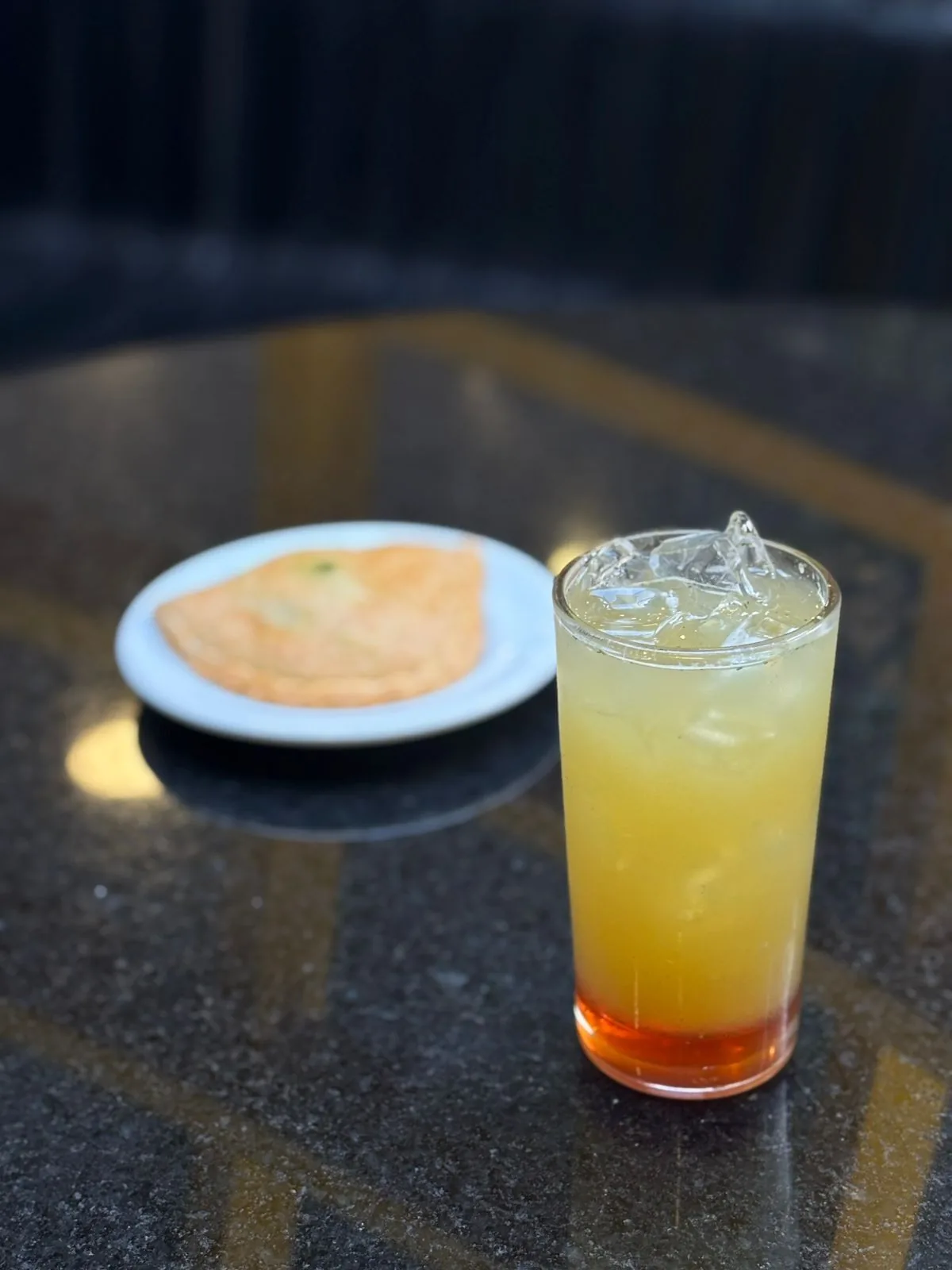 Copo de Nomad Tea com gelo
