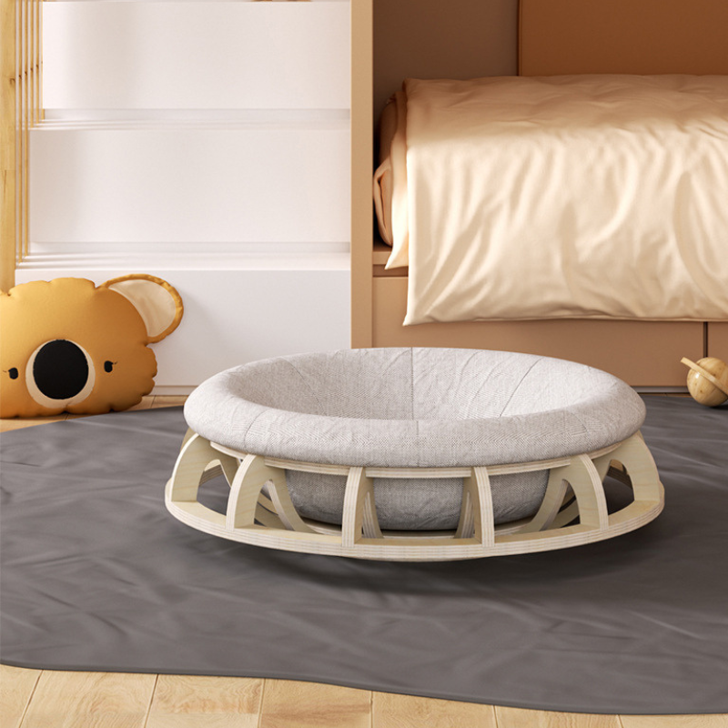 Spinning top cat bed