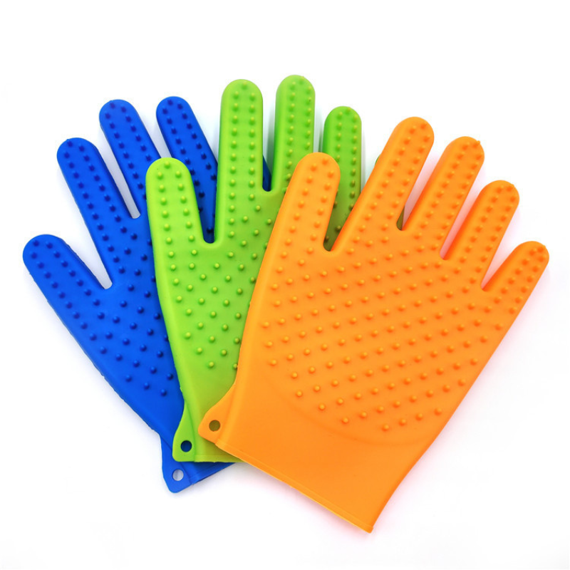 Silicone cat grooming glove