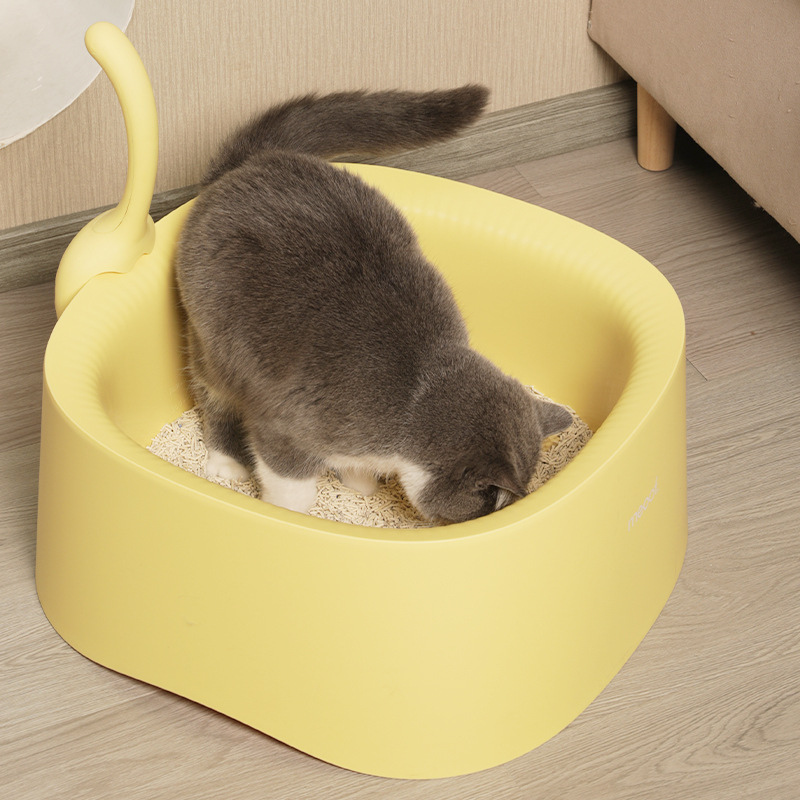 Meoof cat open litter box